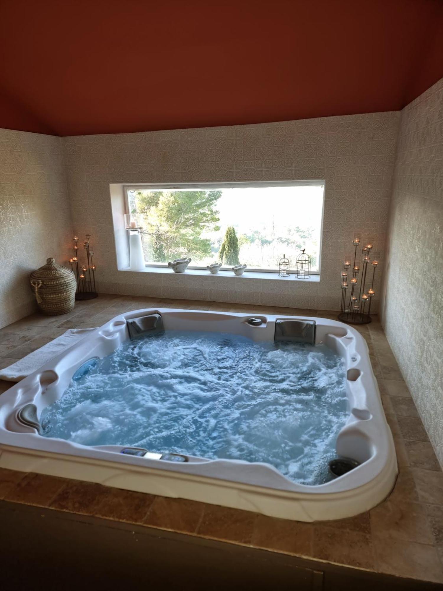 Apartamento Pousterle De Sabran - Piscine & Hammam Exterior foto